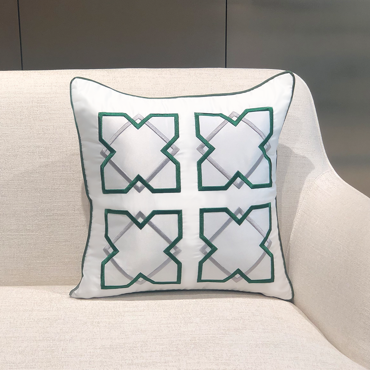 Celtic Filled 45*45cm- White 