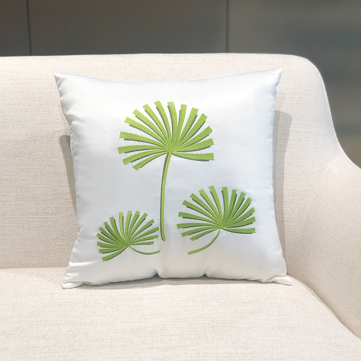 Palm Embroidered 45*45cm-White